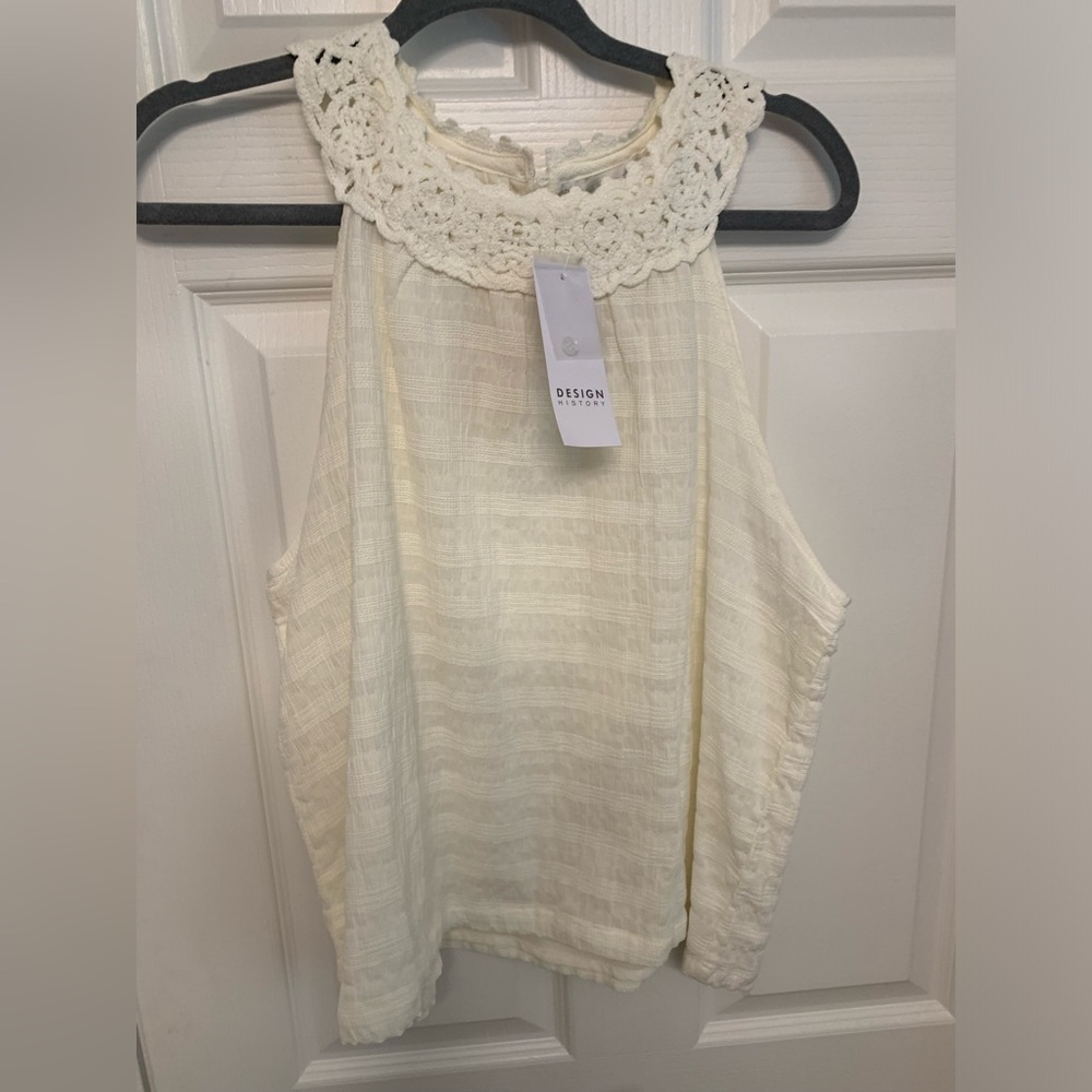 Design History white crocheted tank top. New. Size XL.